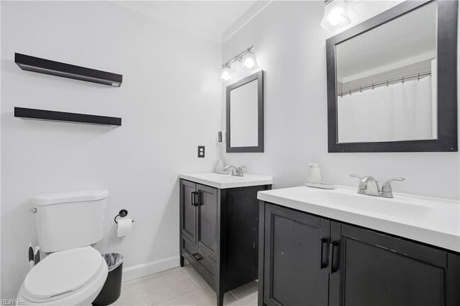 Building Photo - 1859 Parkview Ave