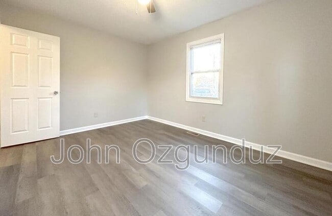 Building Photo - 813 S Blount St