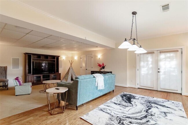 Building Photo - 3850 Glenhurst Dr