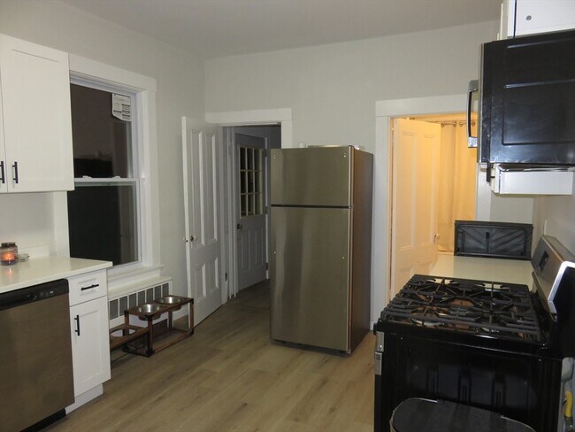 Building Photo - 34 Harvard St