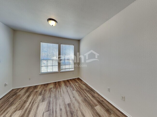 Building Photo - 1224 Riverside Rd