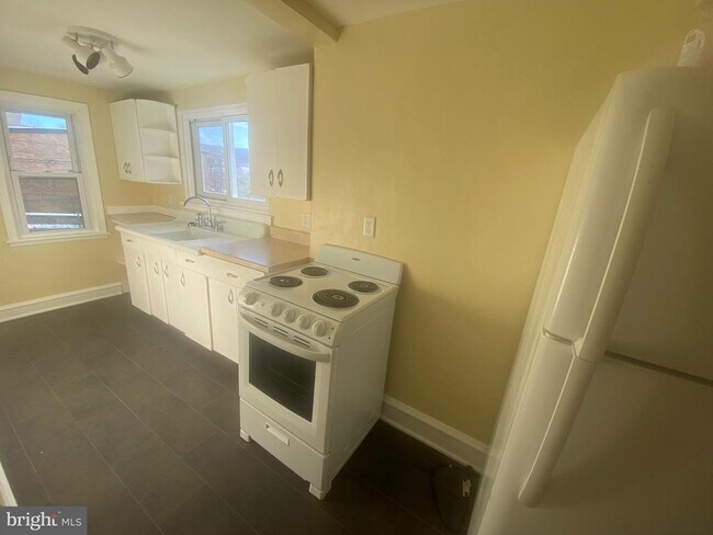 Building Photo - 510 Quincy Ave