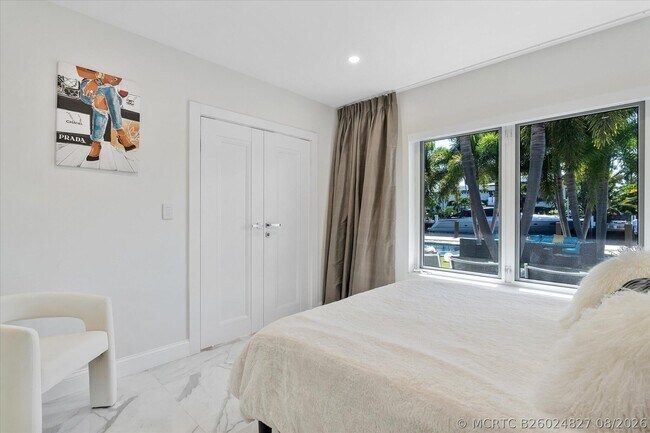 Building Photo - 207 Royal Palm Dr