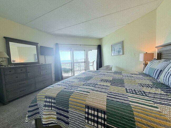 Building Photo - 5650 Jimmy Buffett Mem Hwy