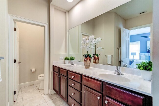 Building Photo - Prime Downtown Baldwin Park 3 BR Townhome for Rent – Unbeatable Location!