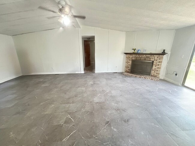 Building Photo - Rent this 3 beds 2 baths home in Aiken!