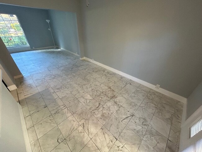 Building Photo - SPACIOUS 2 BEDROOM TOWNHOME IN LAS VEGAS COUNTRY CLUB