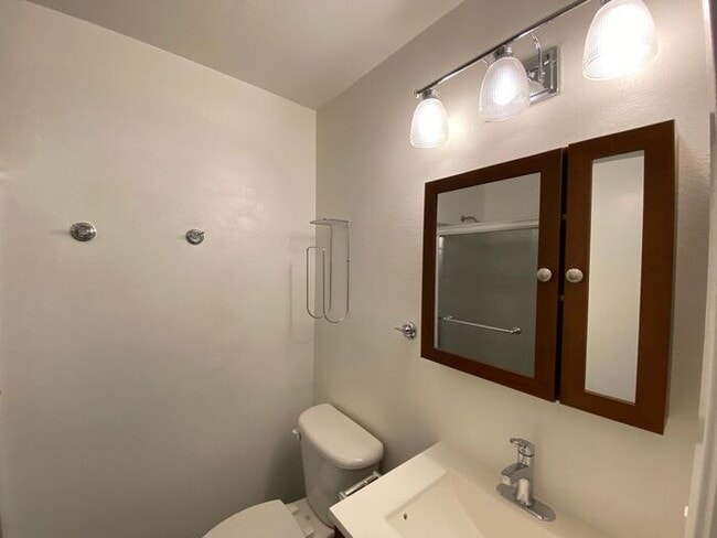 Building Photo - 3 Bedroom Townhouse North Reno - 2 Car Attached Garage/Mountain Views