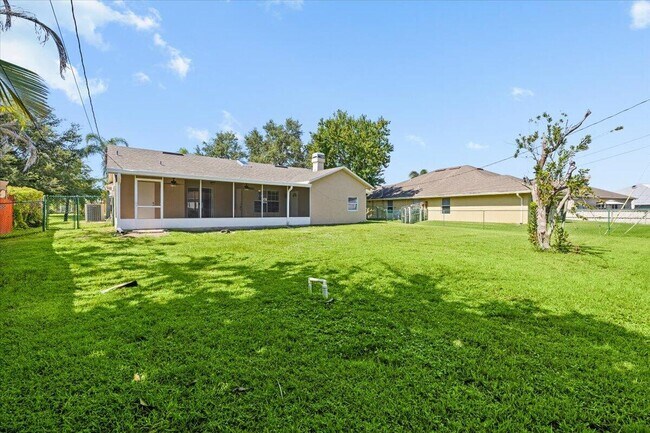 Building Photo - 2385 SW Neal Rd