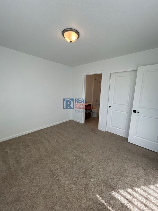 Building Photo - 5552 Canyon View Dr