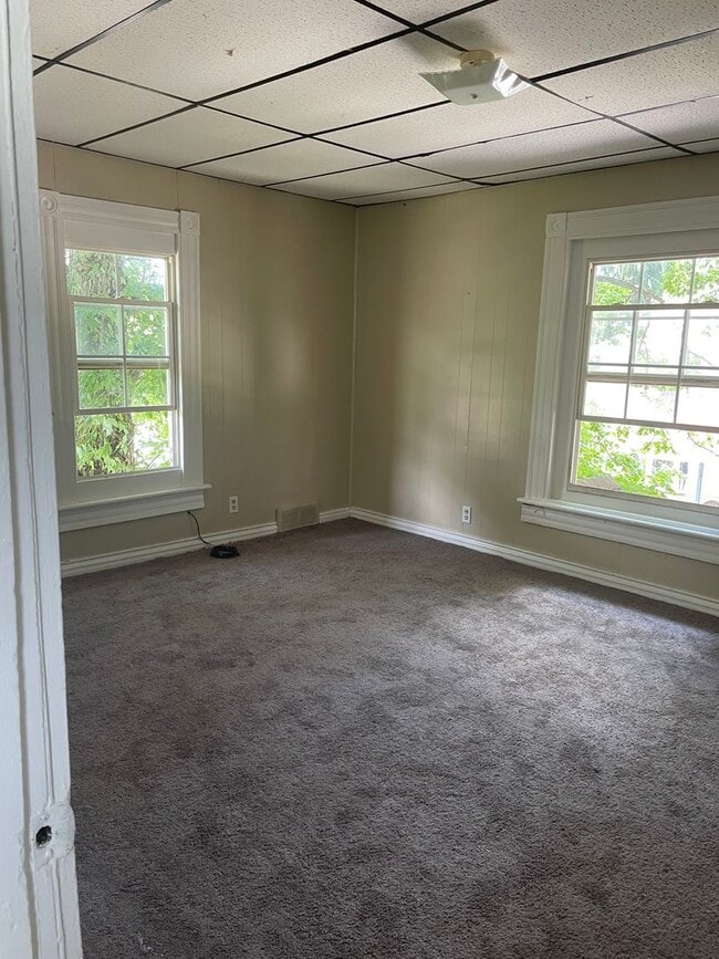 Building Photo - 2 Bdrm - 2 Bath Home