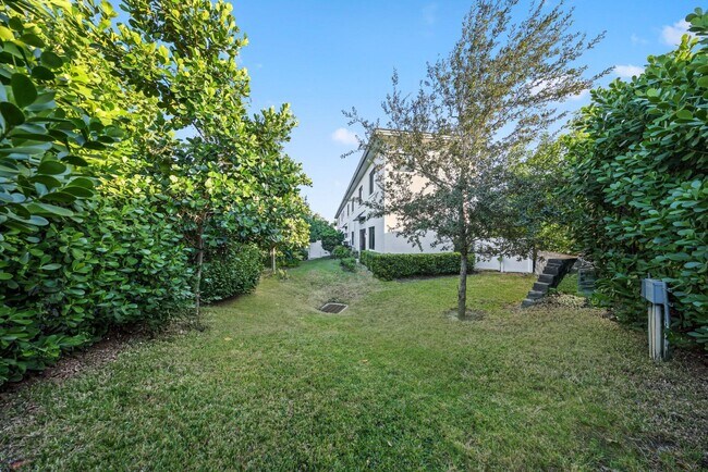 Building Photo - 2201 Florida Blvd