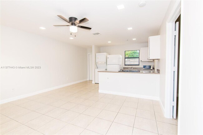 Building Photo - 1804 My Pl Ln
