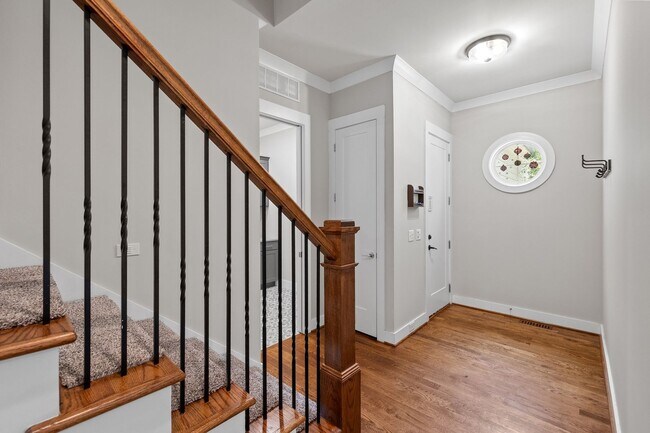 Building Photo - **Luxury 4/4 with Fenced in Yard**