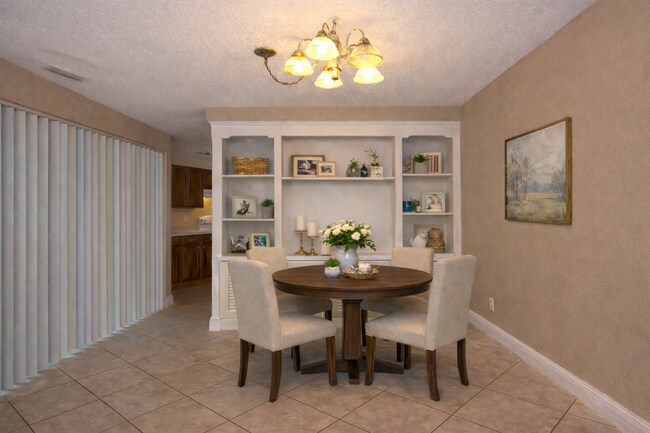 Building Photo - 3/2 on Corner lot in Altamonte Springs Available Now!