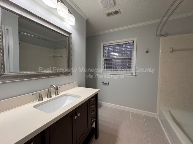 Building Photo - 102 Brodick Ct