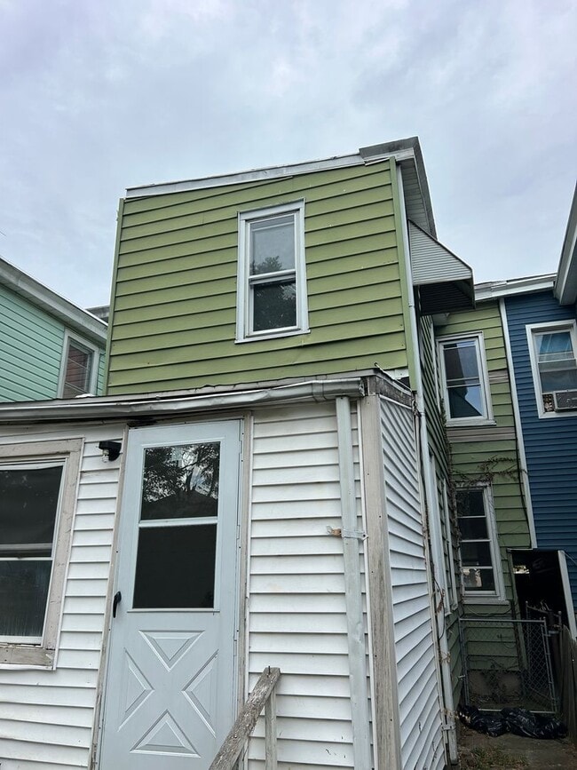 Building Photo - 367 Hewitt St