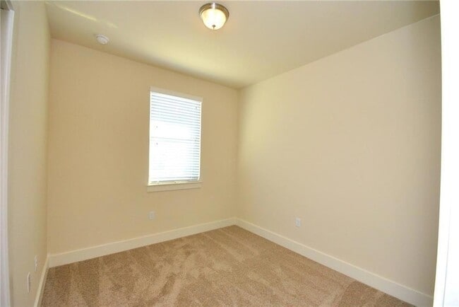 Building Photo - 2222 Creekside Ln