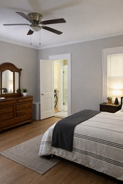 Bedroom with view of bathroom entrance - 2077 Cascade Rd SW