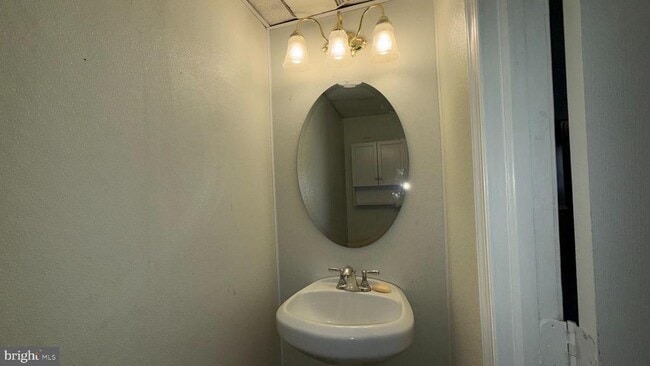 Building Photo - 339 Charles St