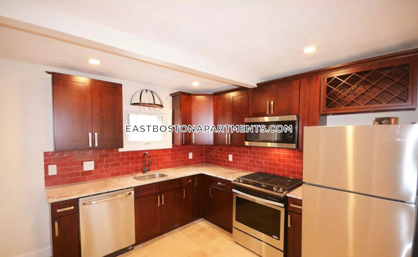 Building Photo - 130 Brooks St