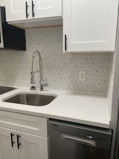 Building Photo - 1354 W Greenleaf Ave