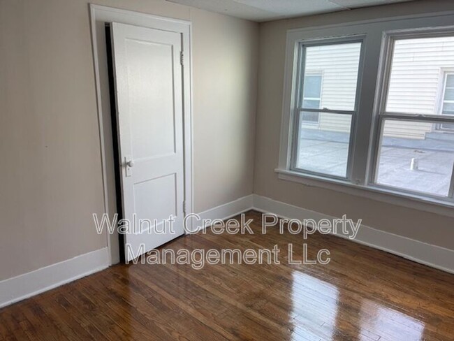 Building Photo - 810 E Erie Ave