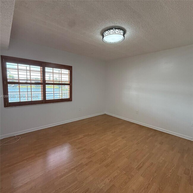 Building Photo - 6980 NW 173rd Dr