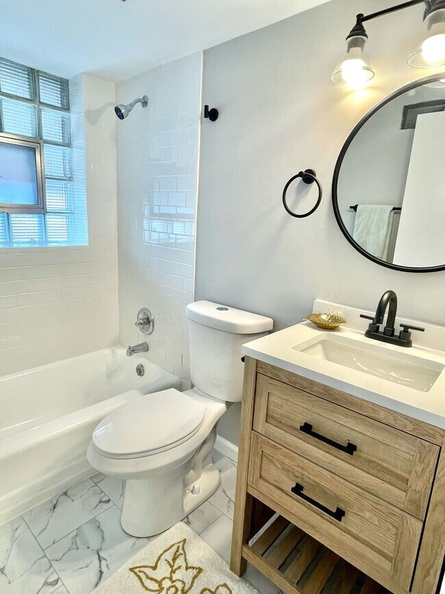 Building Photo - 5445 Chippewa St