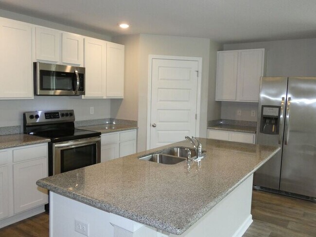 Building Photo - 5804 Guinevere Ln