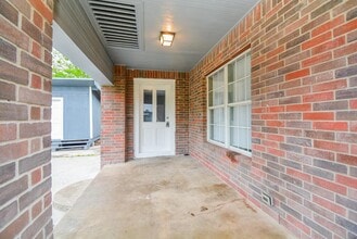 Building Photo - 14631 Renault St