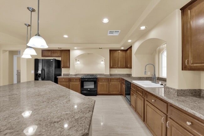 Building Photo - Beautiful 3 Bedroom Home!