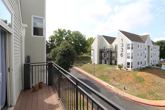 Building Photo - 1330 Hunters Rd