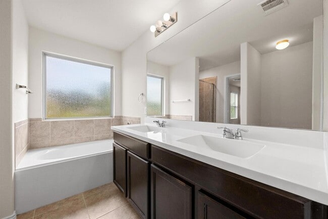 Building Photo - 5720 Kennedy St