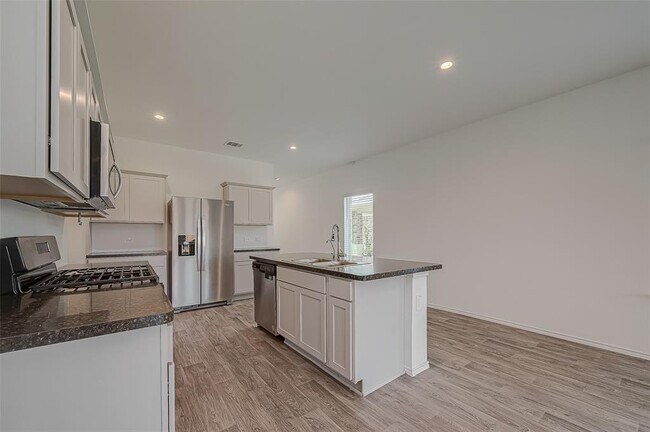 Building Photo - 24330 Elmwood Falls Dr