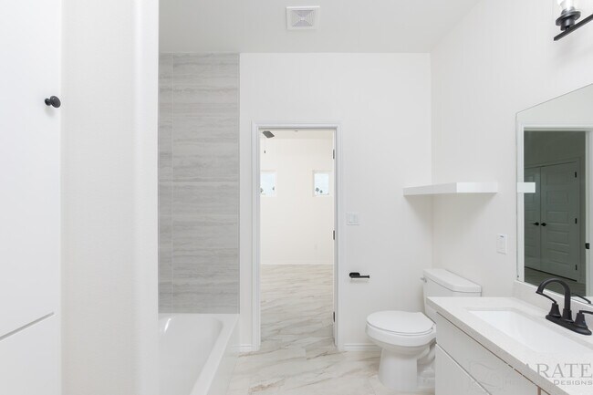 Building Photo - 200 Cub Cir