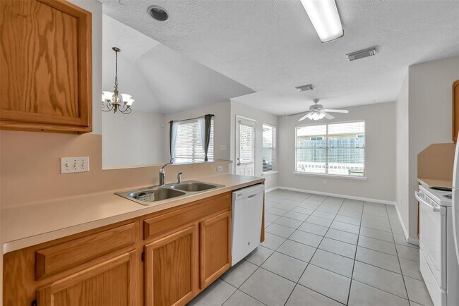 Building Photo - 10914 Waterview Cir