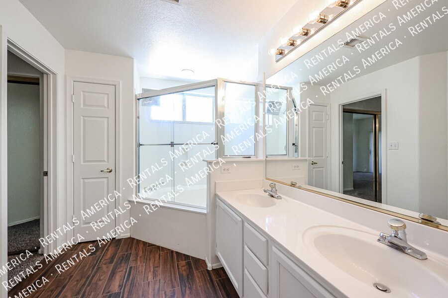 Building Photo - 8849 S 51st St