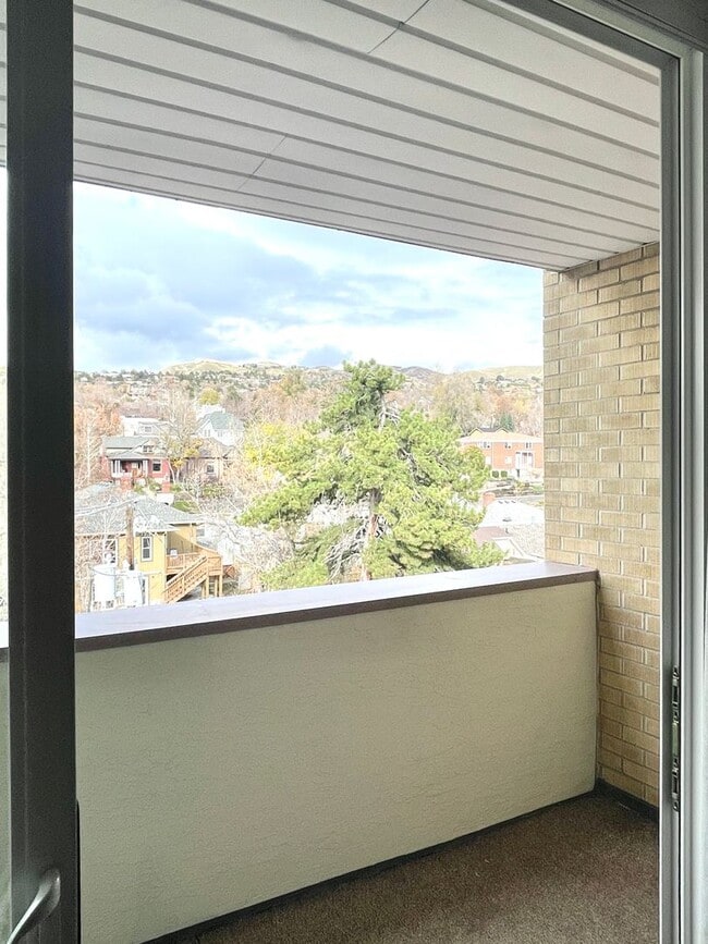 Building Photo - 521 E 5th Ave