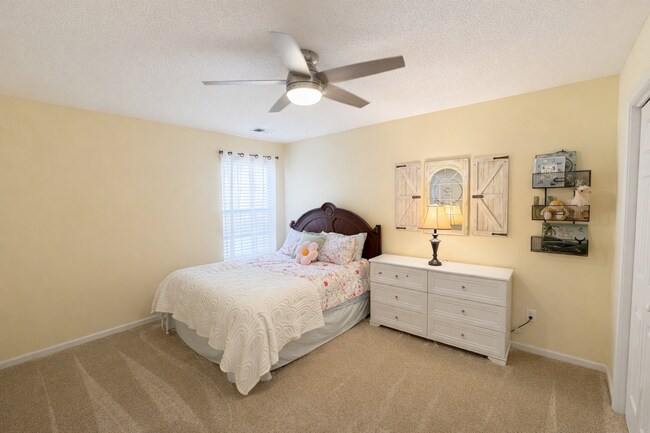Building Photo - 3BD/2.5BA- WITH BONUS ROOM -AVAILABLE NOW or AUGUST 1, 2026!!
