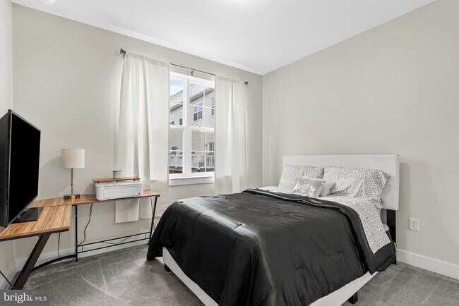 Building Photo - 204B Dock St