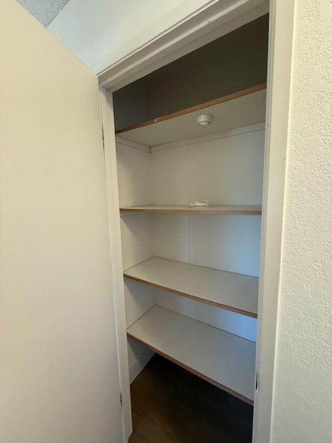 Building Photo - For Rent – Charming 2-Bedroom Home in Rinc...