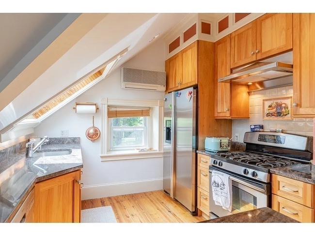 Building Photo - 35 Grandview Ave