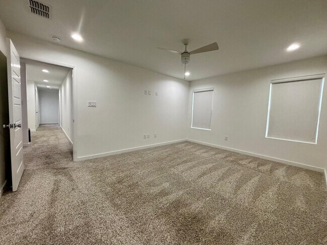 Building Photo - 510 Deer Path Lp