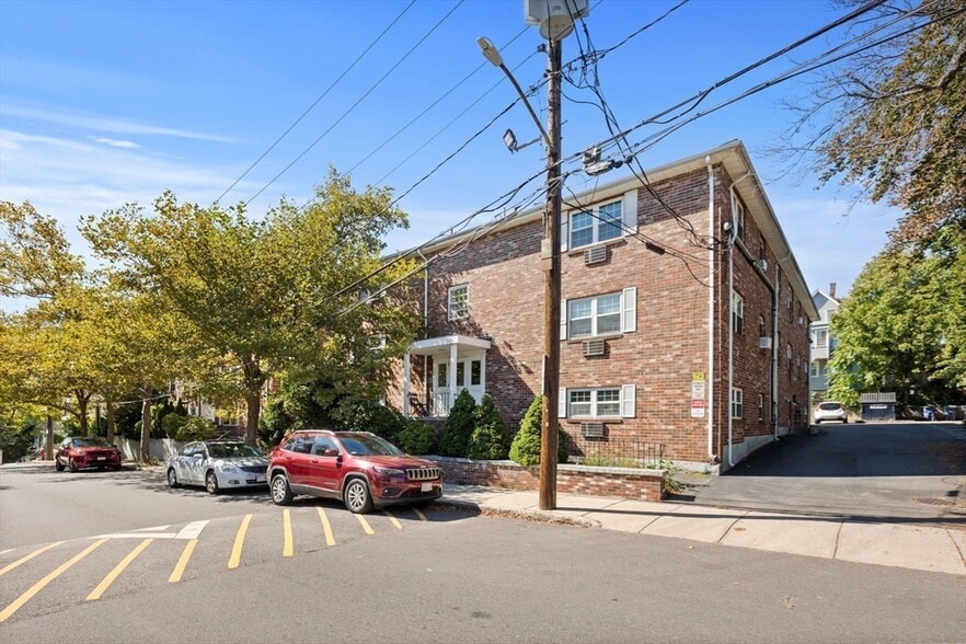 Building Photo - 116 Sycamore St
