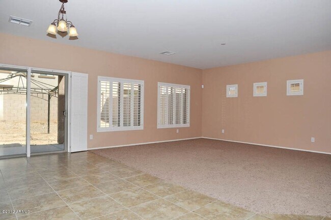 Building Photo - Charming 4 Bed 3 Bath Home in Norterra Area