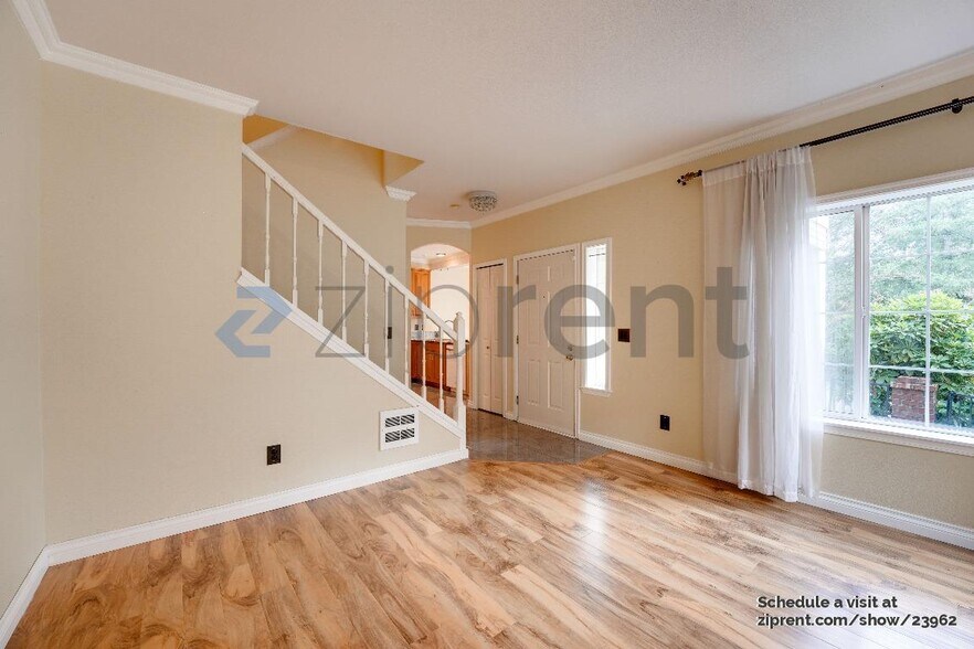 Building Photo - 10909 Avondale Rd NE