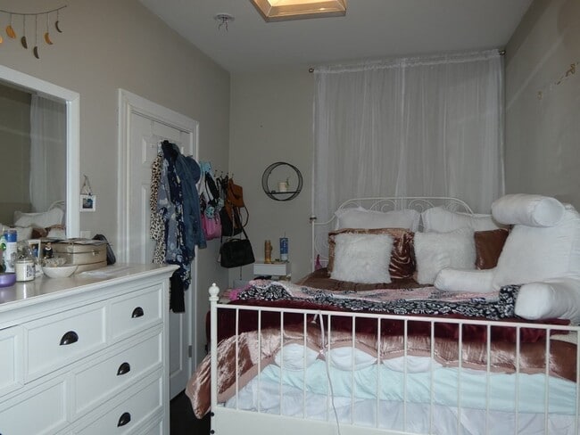 Building Photo - 37 Condor St