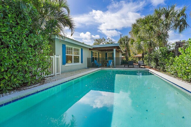 Building Photo - 461 Jupiter Ln