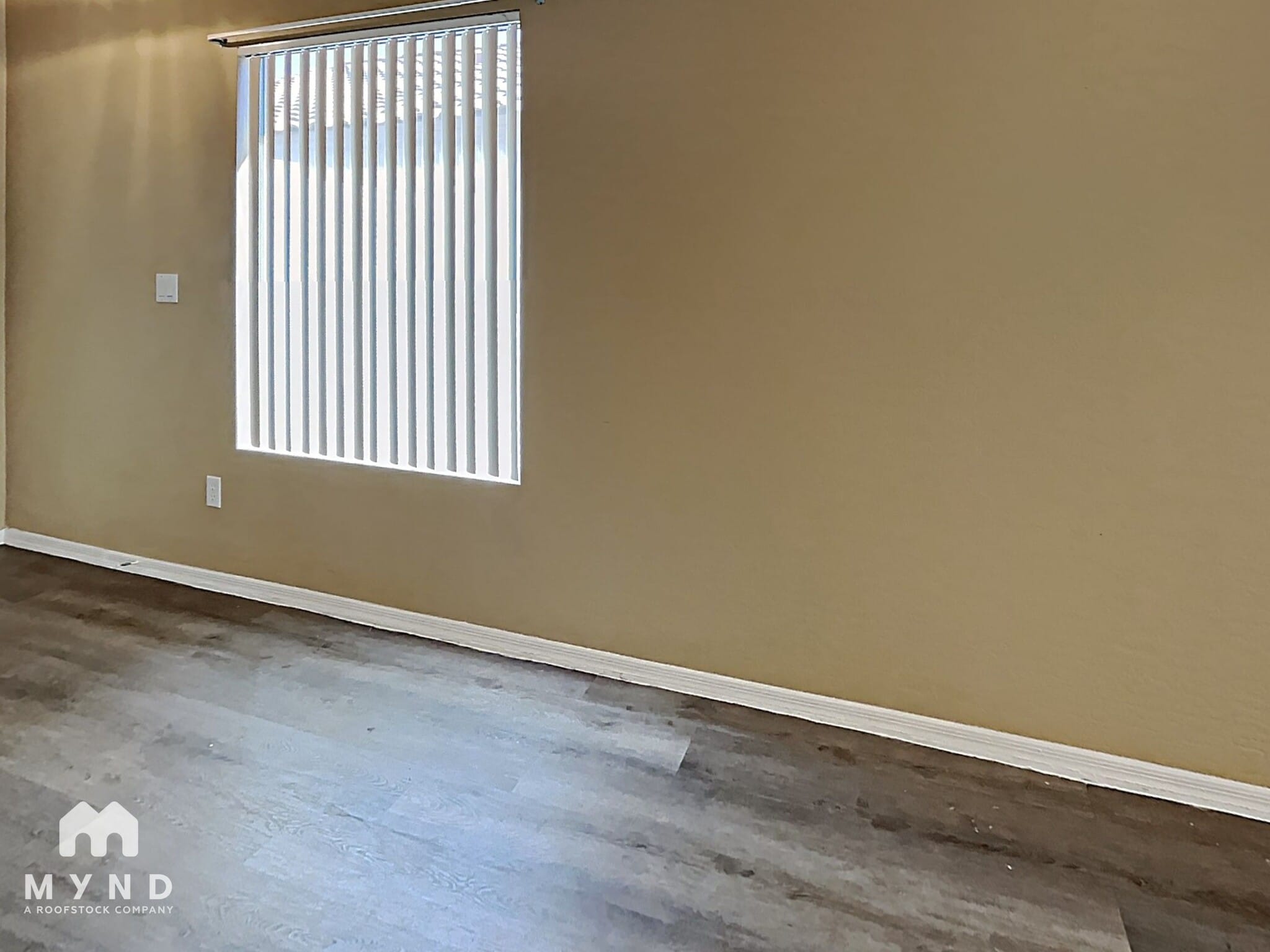 Building Photo - 685 E Cantebria Dr